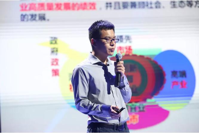 吴一坚荣获西安市高新区“优秀建设者”荣誉称号 吴一坚荣获西安市高新区“优秀建设者”荣誉称号