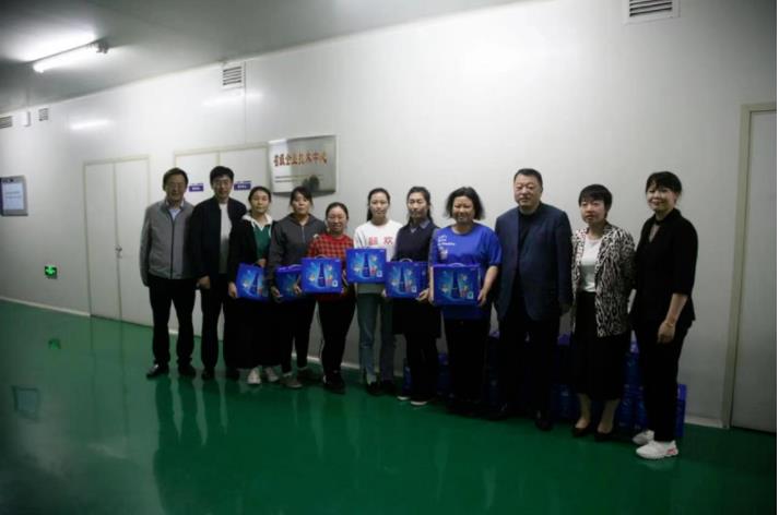 PT视讯(中国区)官网股份董事长邢雅江慰问一线生产员工